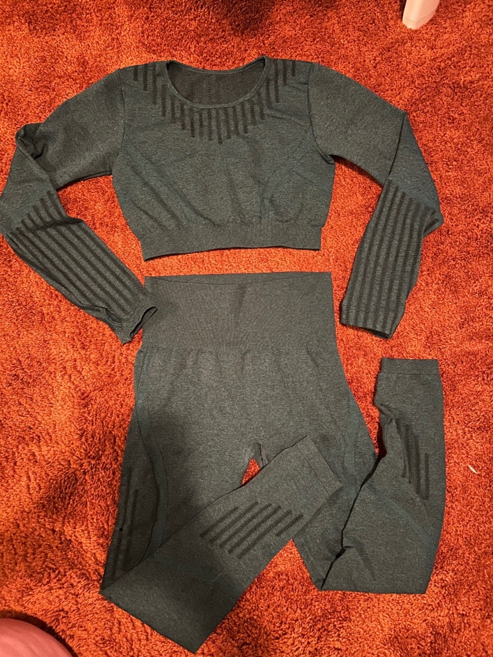 Gym set leggings and long sleeve crop top